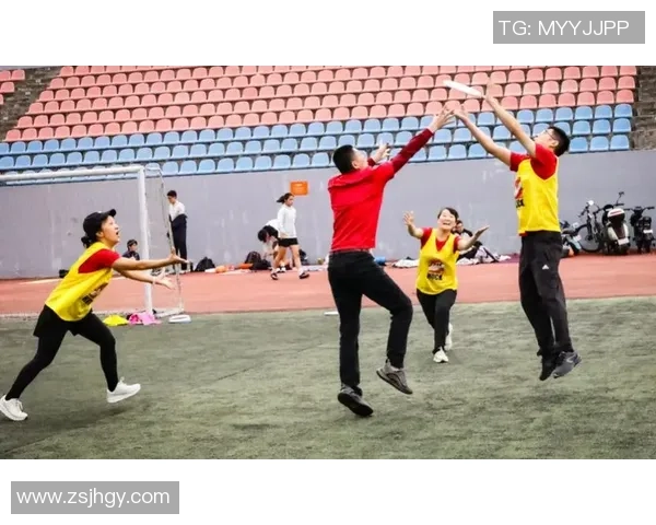 城市马拉松赛中上海飞盘队展现出卓越的灵活性与团队协作精神